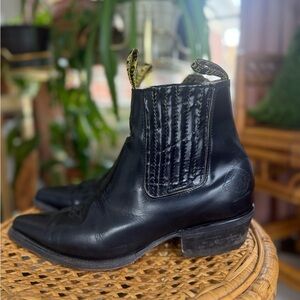 Linea de Oro Black Western Ankle Boots Cowboy US 8.5–9 1.5” Heel Stretch Pull-On